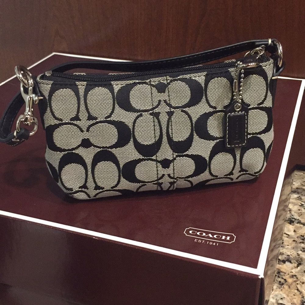 COACH Black and white Clutch NWOT